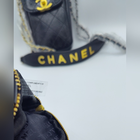 CHANEL Makeup Quilted Mini Crossbody iPhone  Phone Pouch Tweed Coin Case NIB - Picture 9 of 12